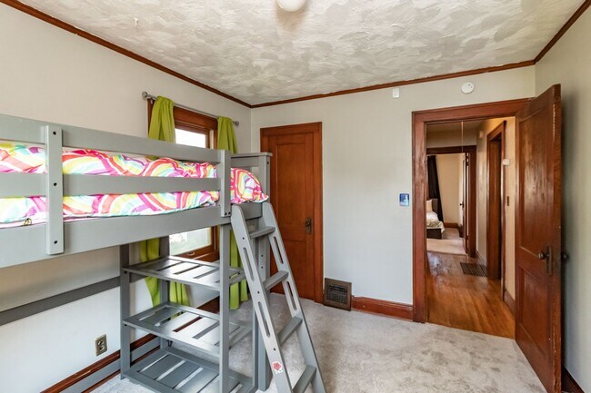 Building Photo - Wonderful 2 Bedroomed House in the heart of Saint Paul.