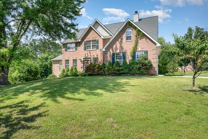 Primary Photo - 200 Woodgreen Cir