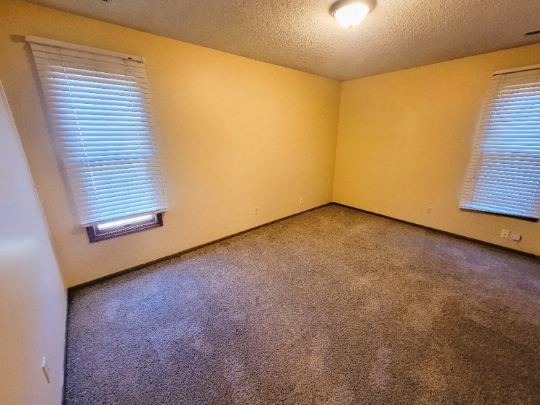 Building Photo - 2348 S Capri St