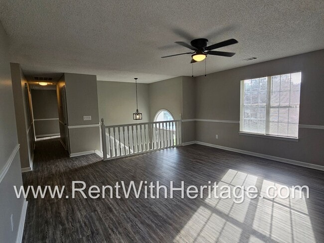 Building Photo - Gorgeous 5 bedroom/ 3 bath/ Upgrades Galor...
