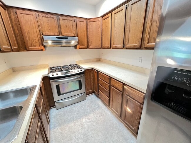 Building Photo - Branchlands Condo