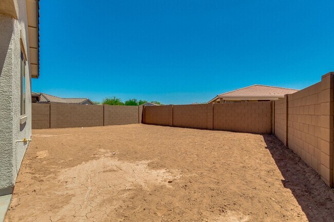 Building Photo - 5 bedroom/ 2 bath home in Casa Grande