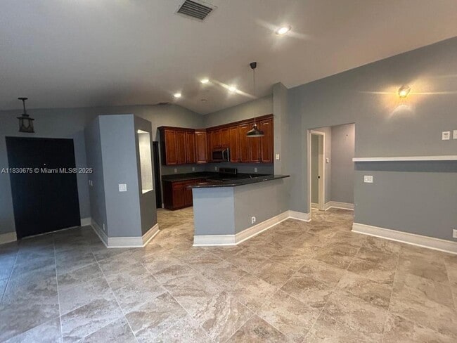 Building Photo - 1512 Presidio Dr