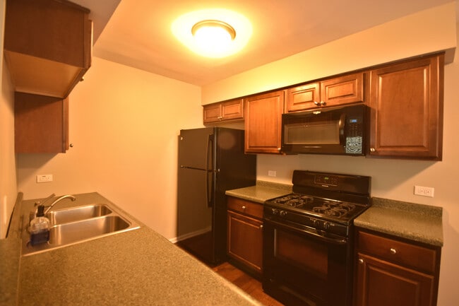 Building Photo - 1625 College Green Dr