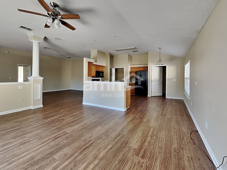 Building Photo - 2559 Coachman Lakes Dr