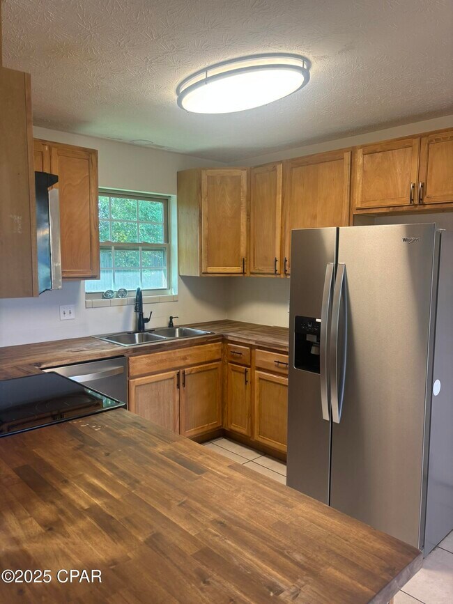 Building Photo - 265 N Charlene Dr