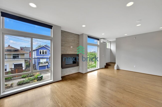 Building Photo - Sleek and Spacious Townhome with Gourmet K...