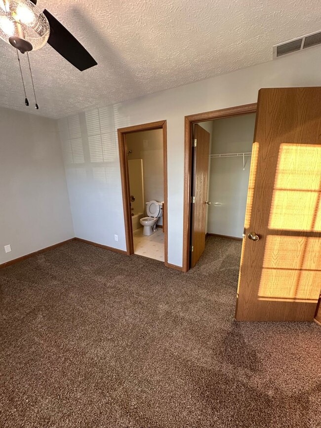 Building Photo - 1828 Starks Cir