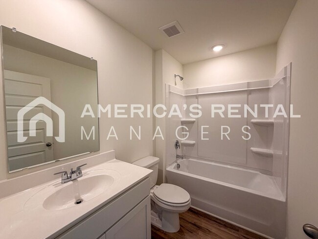 Building Photo - Available NOW! Spacious 5-Bedroom Single Level Home!