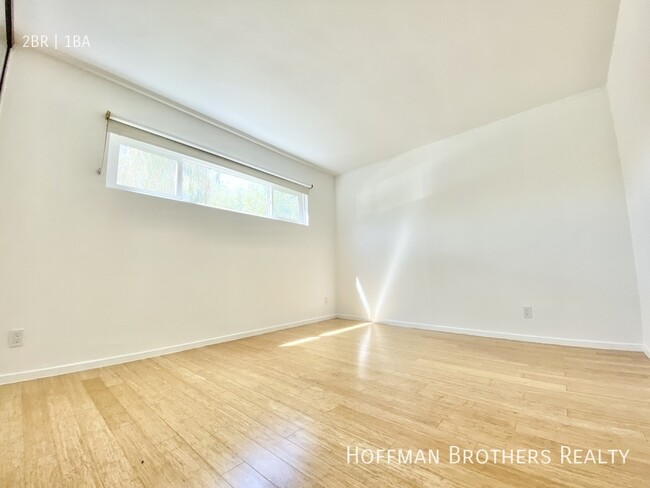 Building Photo - 247 S Ave 55