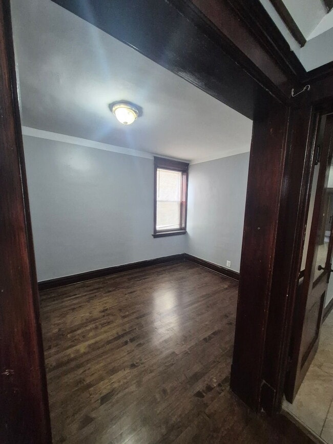 Building Photo - 2813 S Lawndale Ave