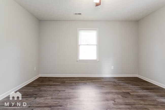 Building Photo - 65 Mountain View Cir