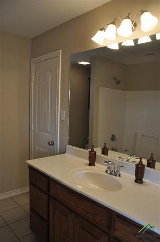 Building Photo - Coming Soon: Stunning 3 Bedroom, 2 Bathroo...
