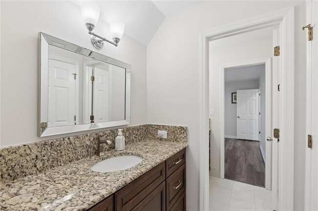 Building Photo - 210 Willow Lk Cv