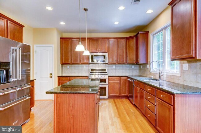 Building Photo - 45 Lockwood Dr