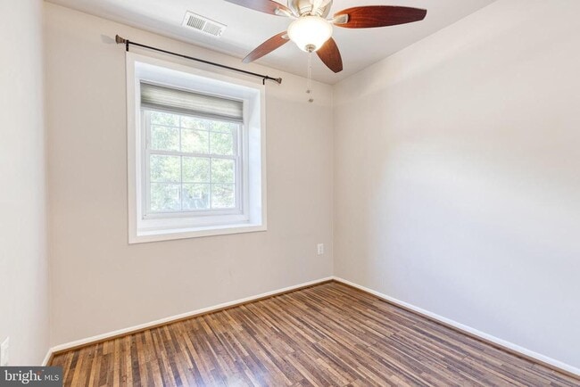 Building Photo - 1669 Yorktown Ct