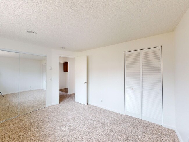 Building Photo - ***PENDING APPLICATION***High Bank Waterfr...