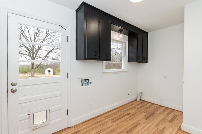 Building Photo - Huge Four Bedroom Home!