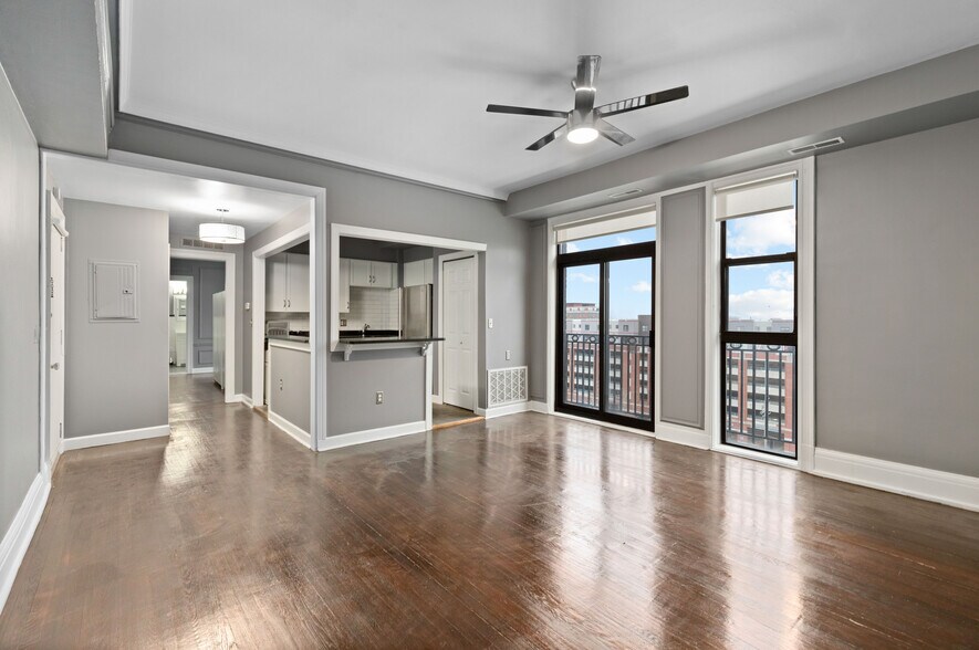 Building Photo - 2900 E Jefferson Ave