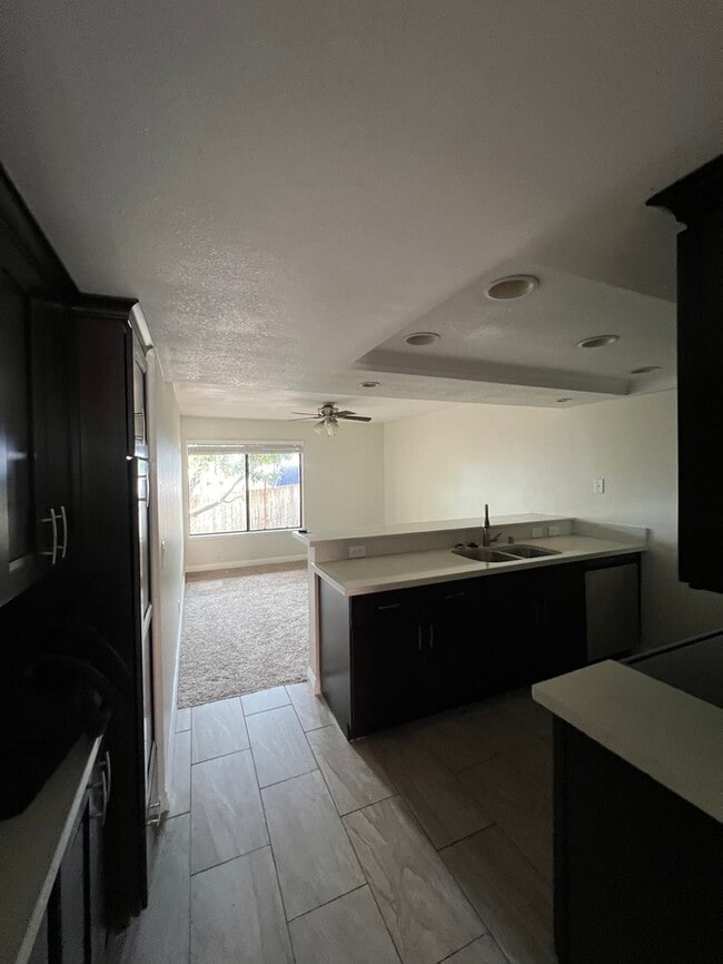 Building Photo - Beautiful Condo in a Private, Gated Commun...