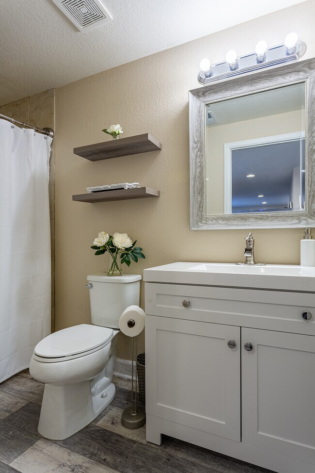 Building Photo - 15955 Golden Eye Ct