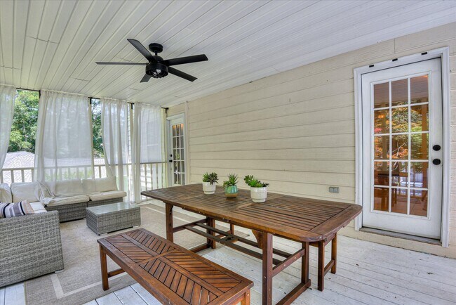 Building Photo - 869 Hickory Ridge Rd