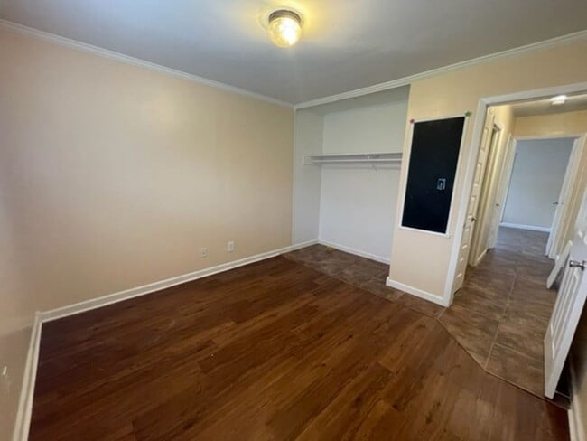 Building Photo - Nice One Story 3 bedroom 2 bath