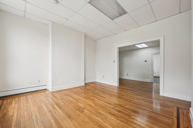 Building Photo - 570 Newark Ave