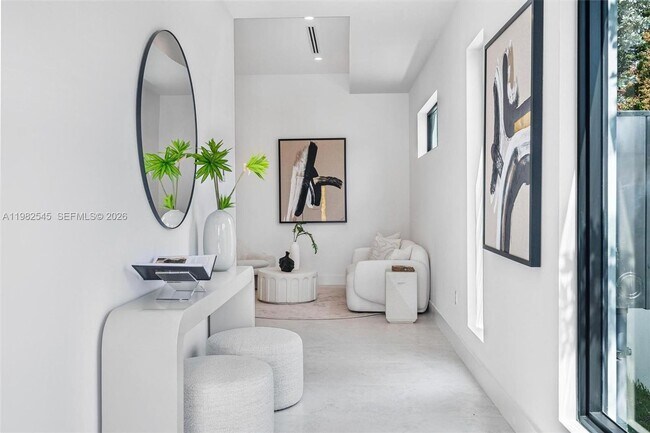 Building Photo - 2937 SW 21st St