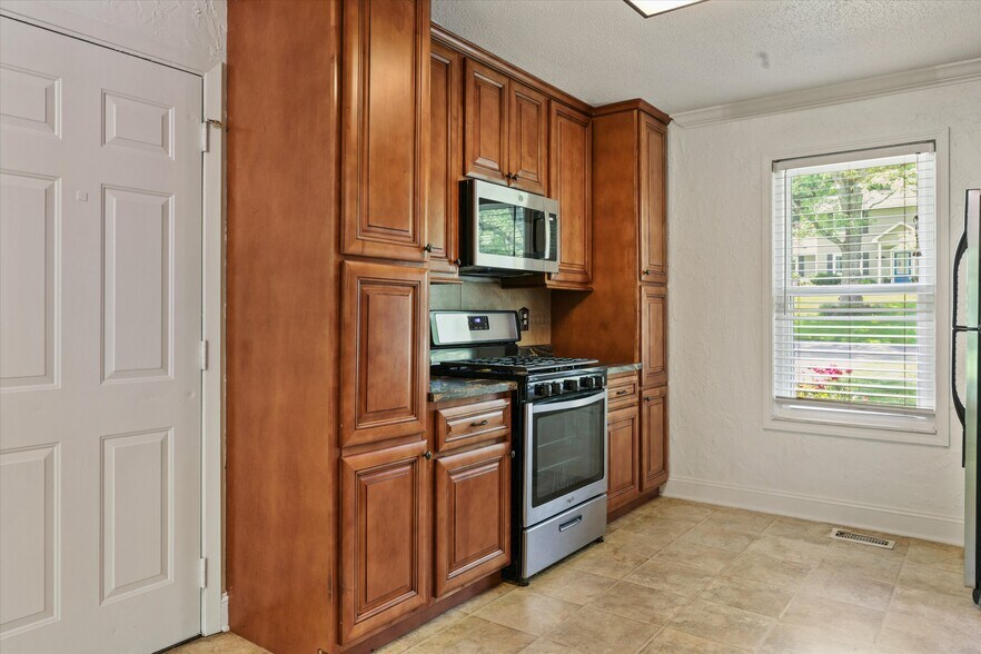 Building Photo - 1321 Wilton Ln