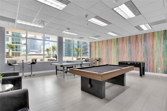 Building Photo - 1200 Brickell Bay Dr