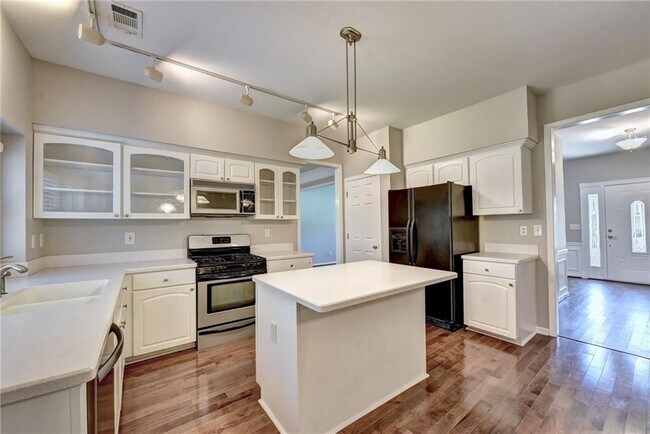 Building Photo - 7470 Brookwood Way