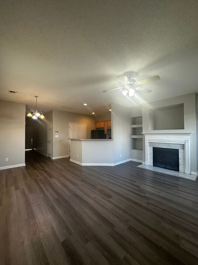 Building Photo - $500 Off Rent! Open House Thursday 2/20 5-...