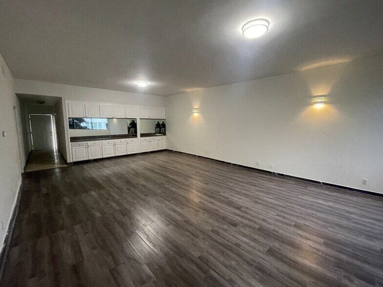 Building Photo - 4161 Los Feliz Blvd