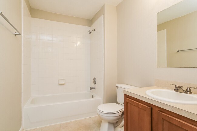 Building Photo - 1910 Emerald Pathway Dr