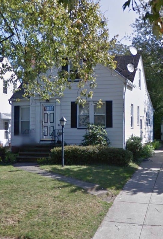 Building Photo - 345 E 211th St
