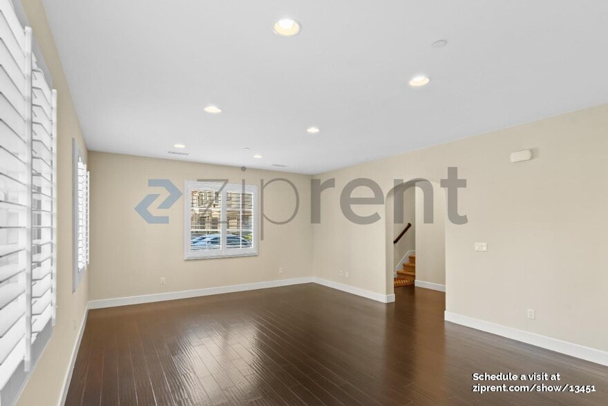 Building Photo - 467 Crab Apple Terrace