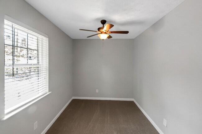 Building Photo - 3653 Chestnut Lake Ct