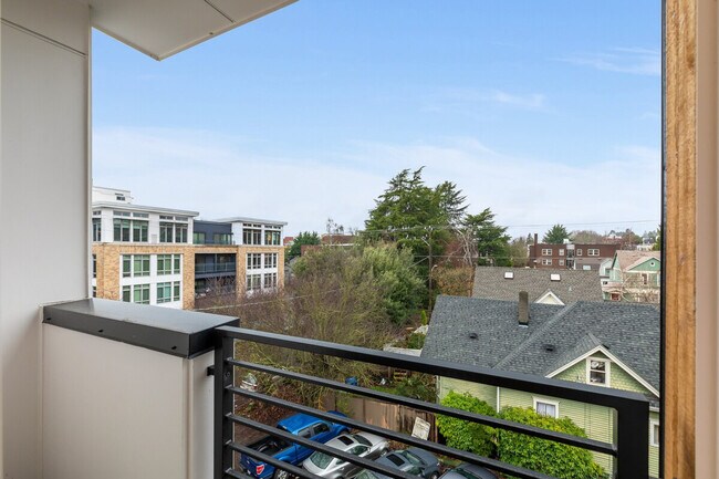 Building Photo - 129 11th Ave E