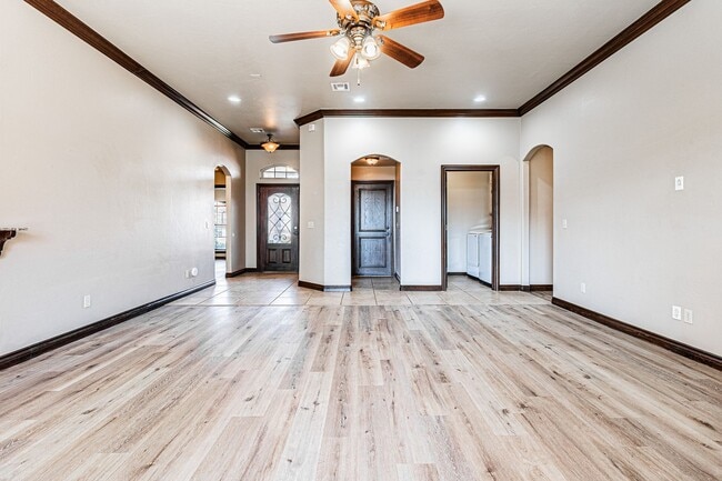 Building Photo - 4 Bed 3 Bath in Edmond!