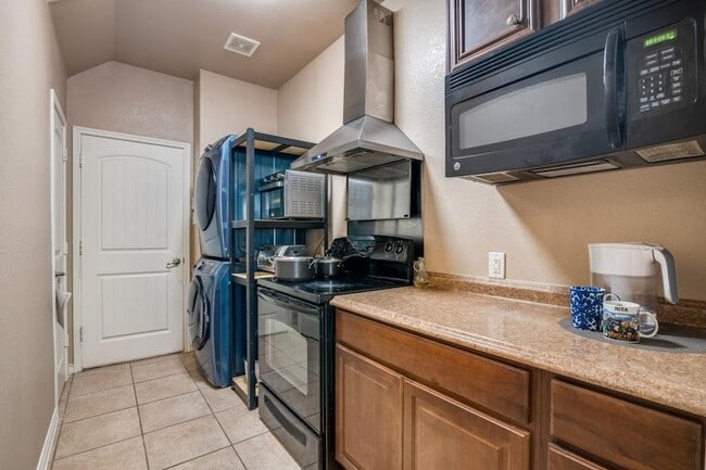 Building Photo - 1407 Country Creek Trail