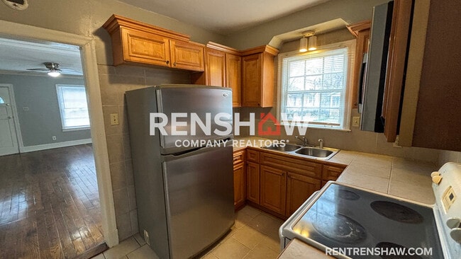 Building Photo - 2915 Felix Ave