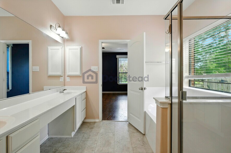Building Photo - 920 Water Hyacinth Loop