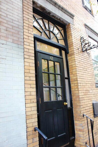 Building Photo - 41 Anderson St