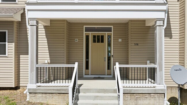 Building Photo - 5116 Shore Dr