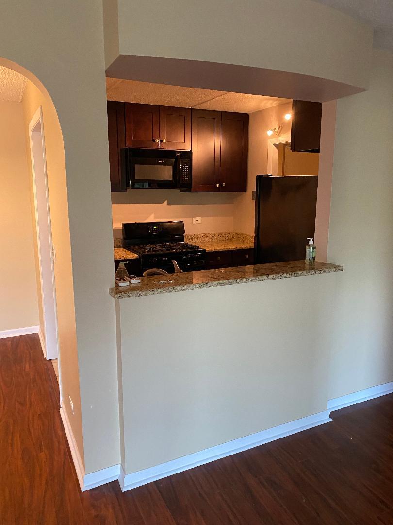 Building Photo - 300 W Fullerton Ave