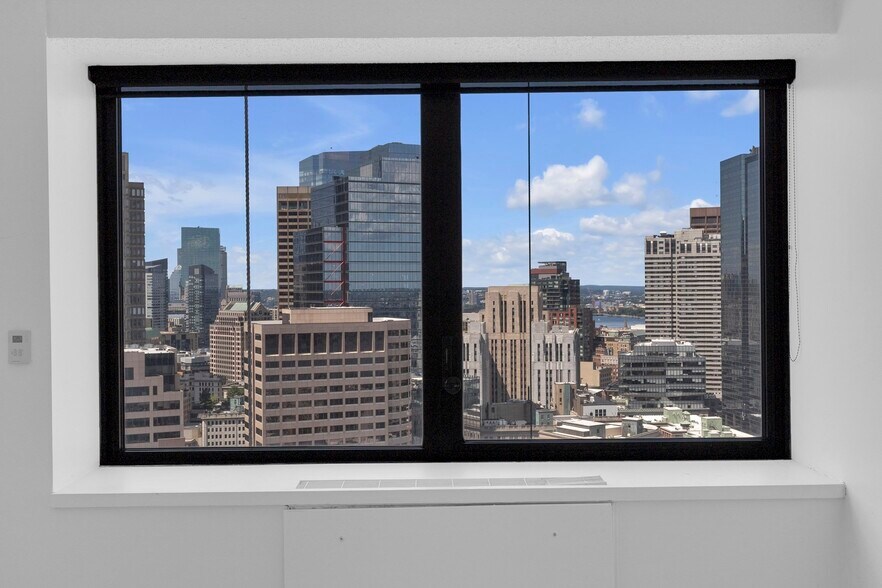 Building Photo - 65 E India Row