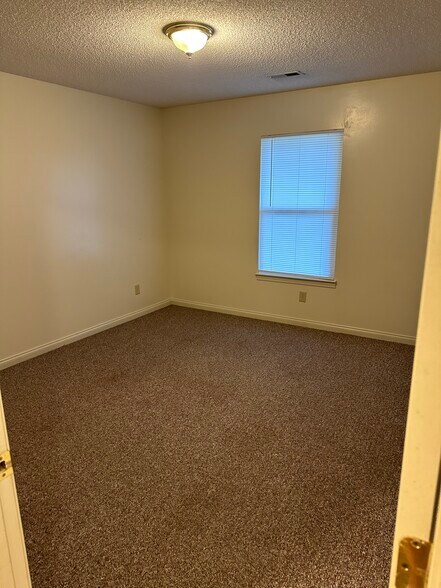 Building Photo - 405 Huffaker Ave