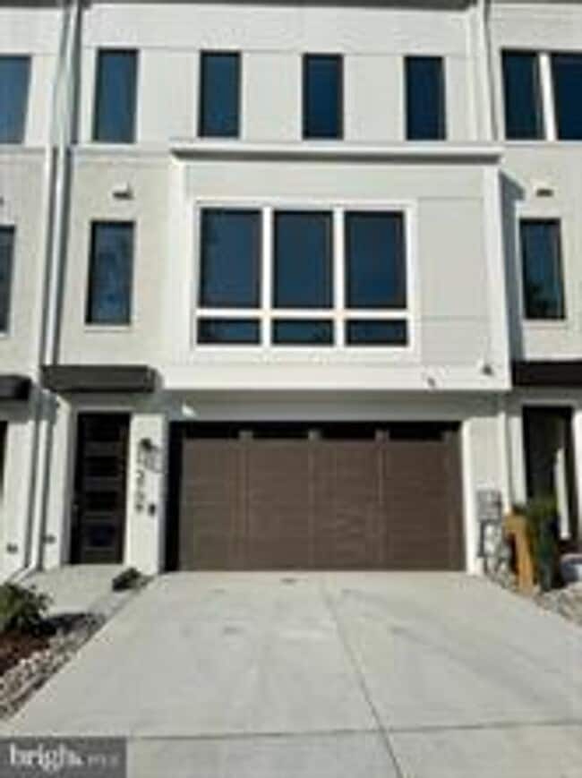 Building Photo - BRAND NEW LUXURY TOWNHOUSE IN CHEVY CHASE