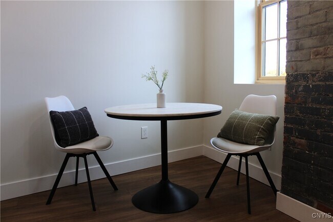 Building Photo - 110 Hotel St